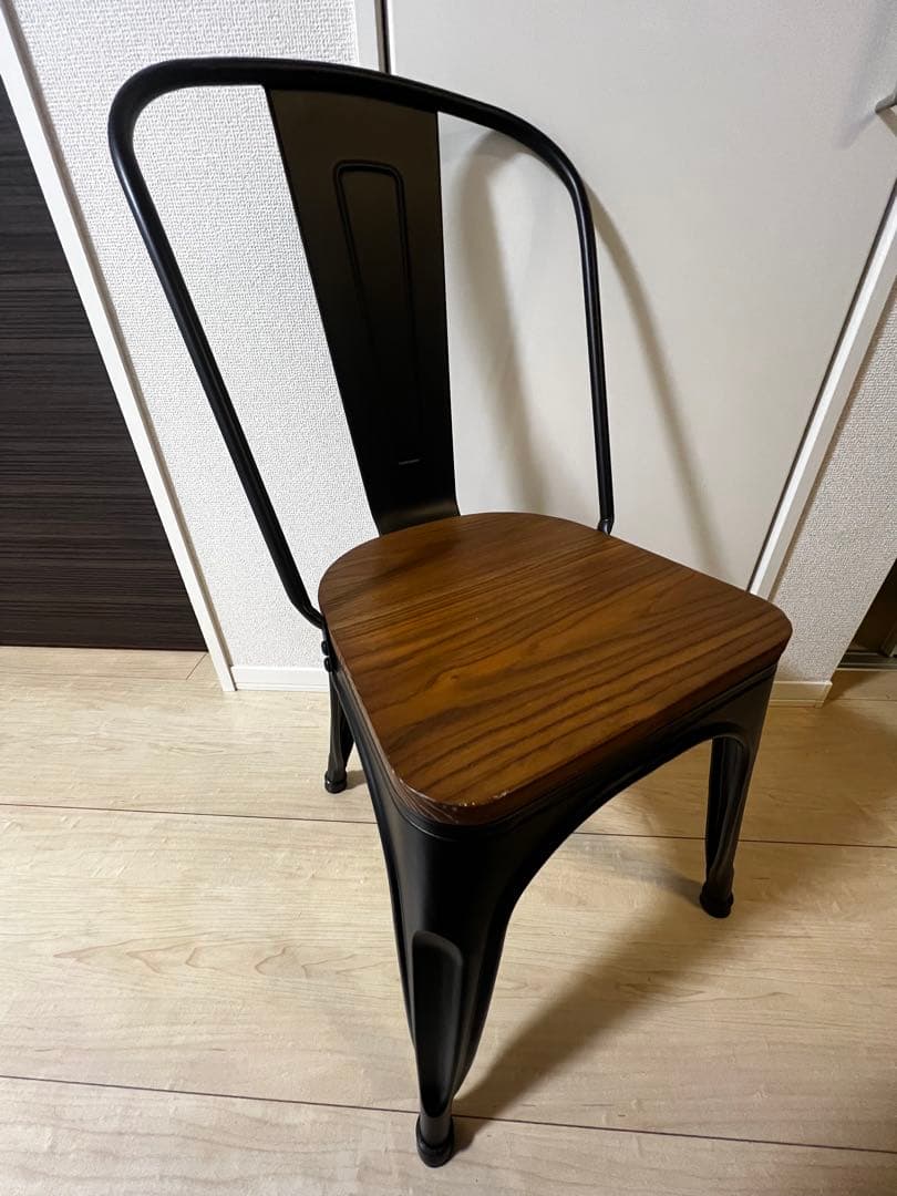 土日限定値引き黒い金属フレームのダイニングチェア　二脚セット