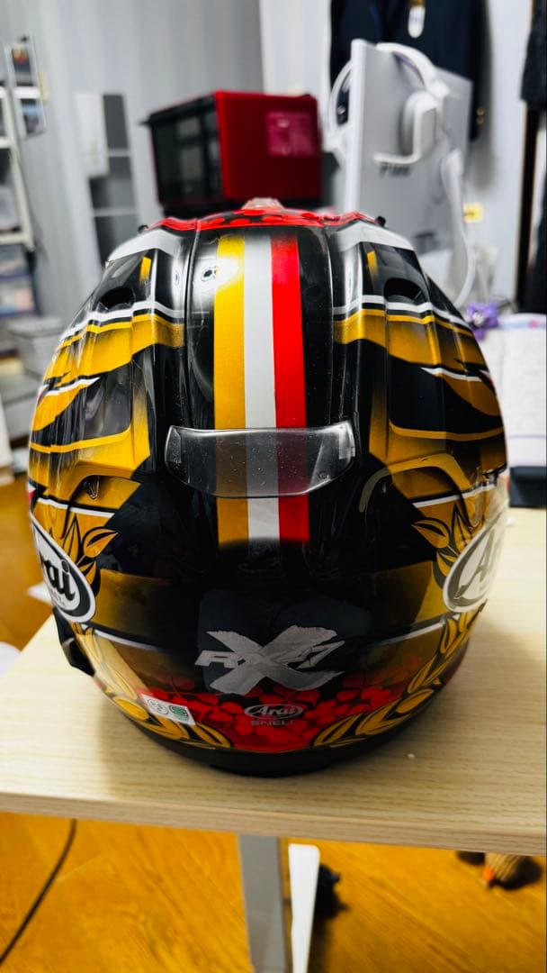 Arai フルフェイスヘルメット 赤・黒・金