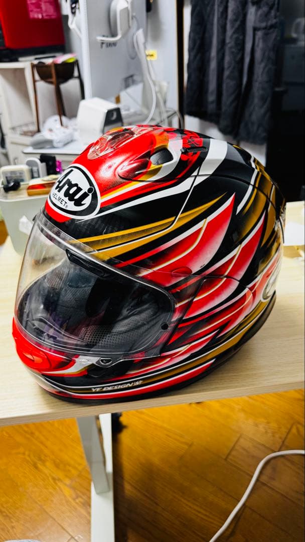 Arai フルフェイスヘルメット 赤・黒・金