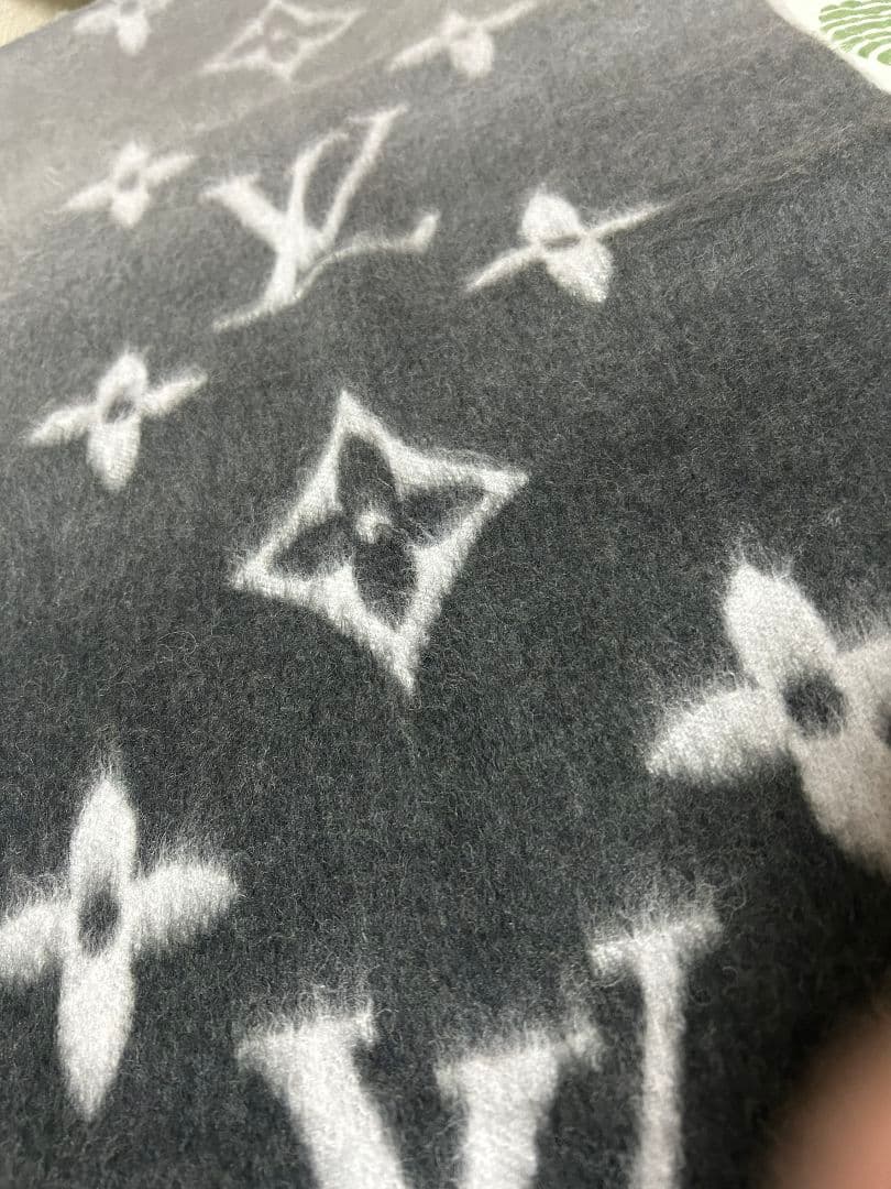 y*o様 ルイ・ヴィトン ストールマフラー 中古品