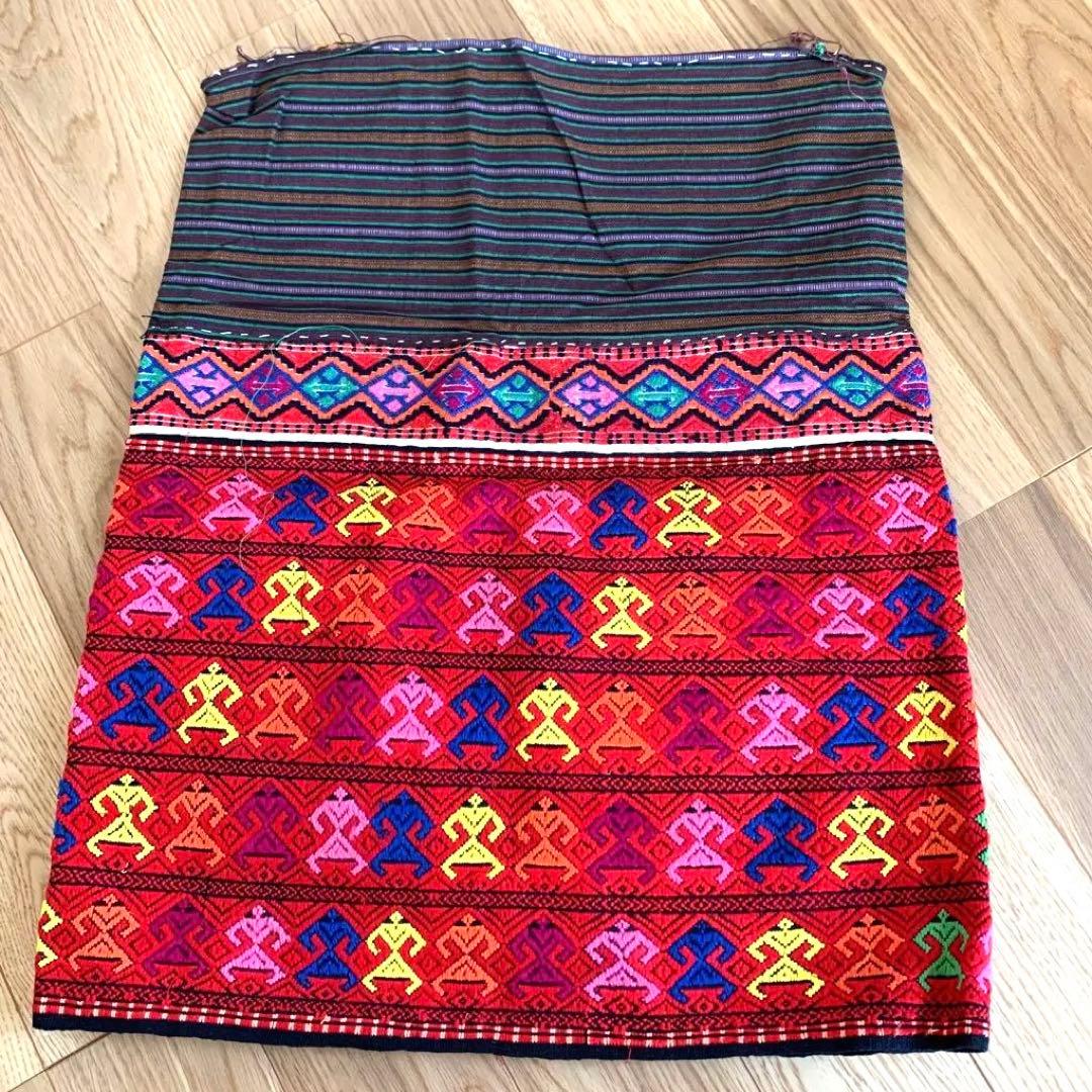 少数民族衣装　工芸品　刺繍スカート　スカート　中国国境