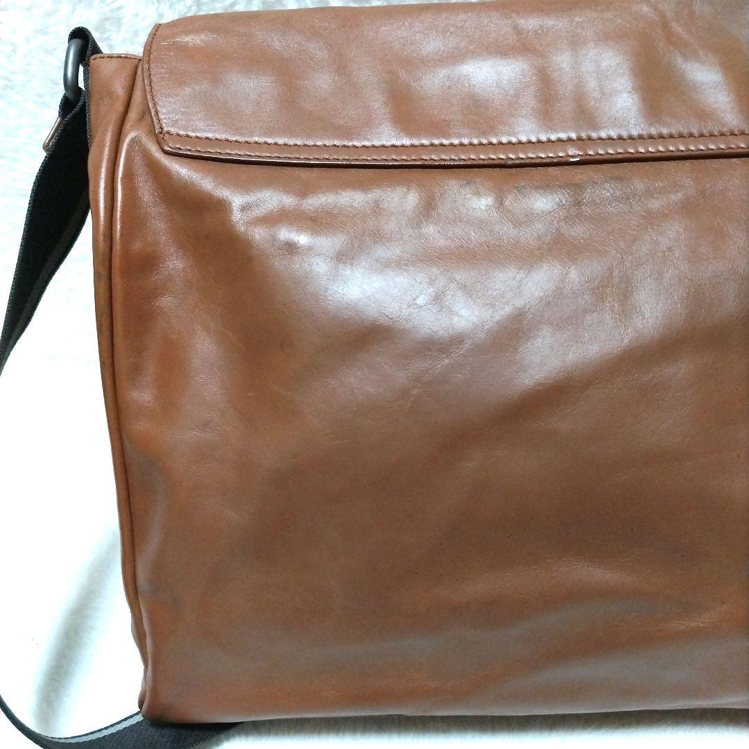 【激レア】BOSS ヒューゴボス カウスキン レザー ロゴ メッセンジャーバッグ