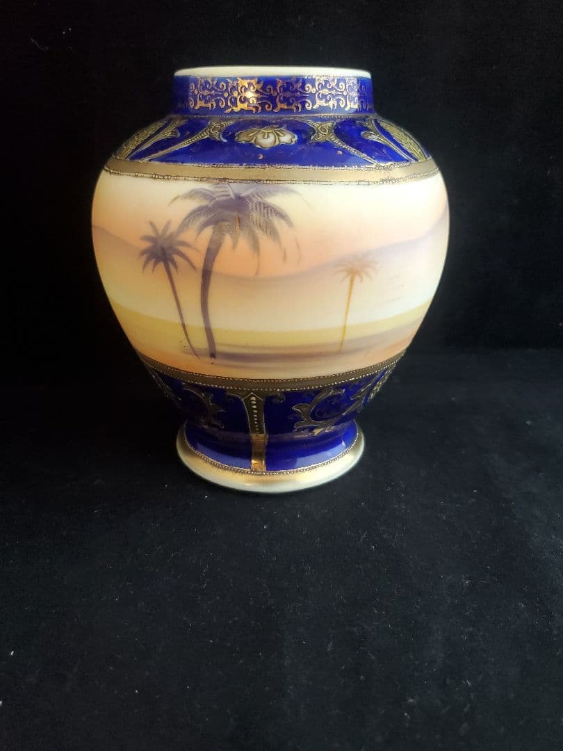 オールドノリタケのティーカップ＆ソーサーと花瓶の２点セット