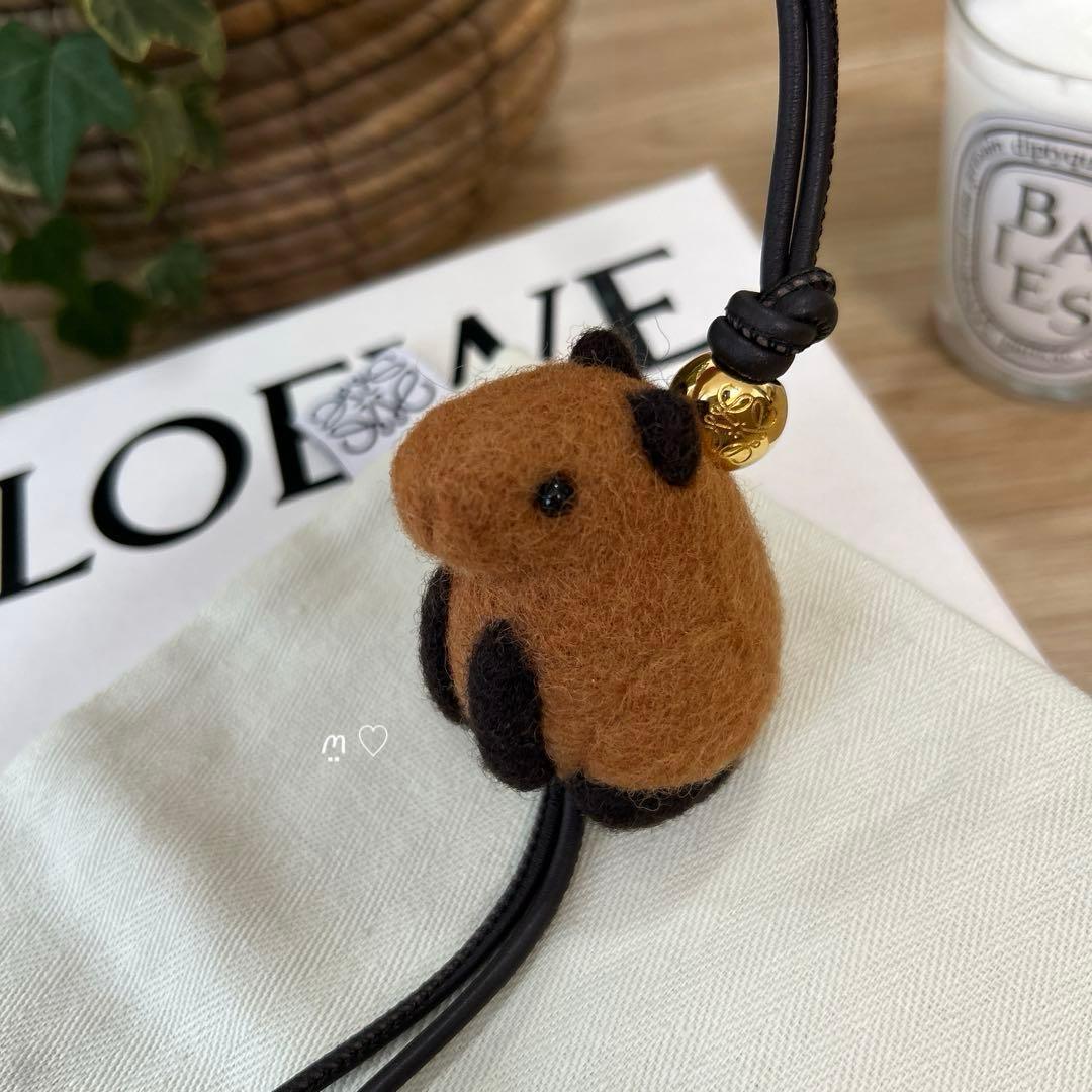 LOEWEロエベ　カピバラチャーム　キーホルダーバッグチャーム　アナグラムペブル