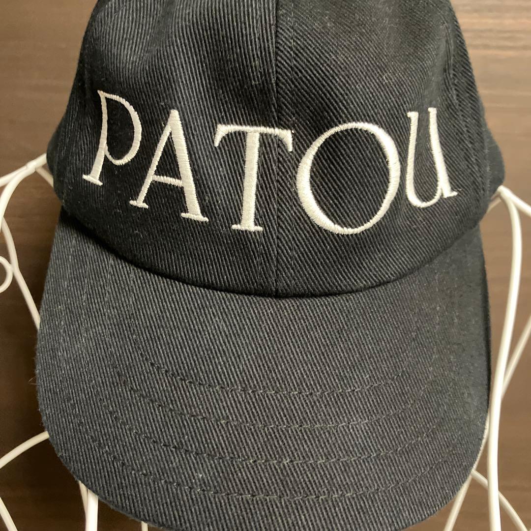 最安値PATOU(パトゥー) ユニセックスMサイズロゴ刺繍キャップ ブラック
