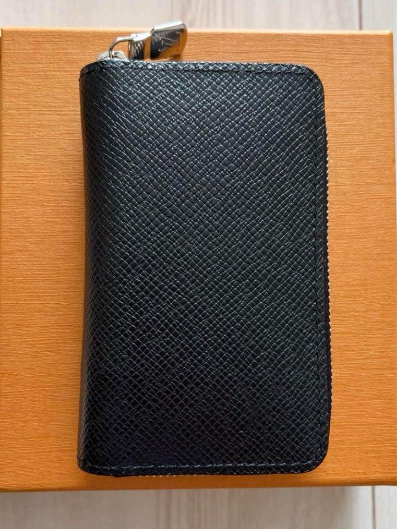 美品　現行品　ルイヴィトン　タイガ　パース　ブラック　ケース