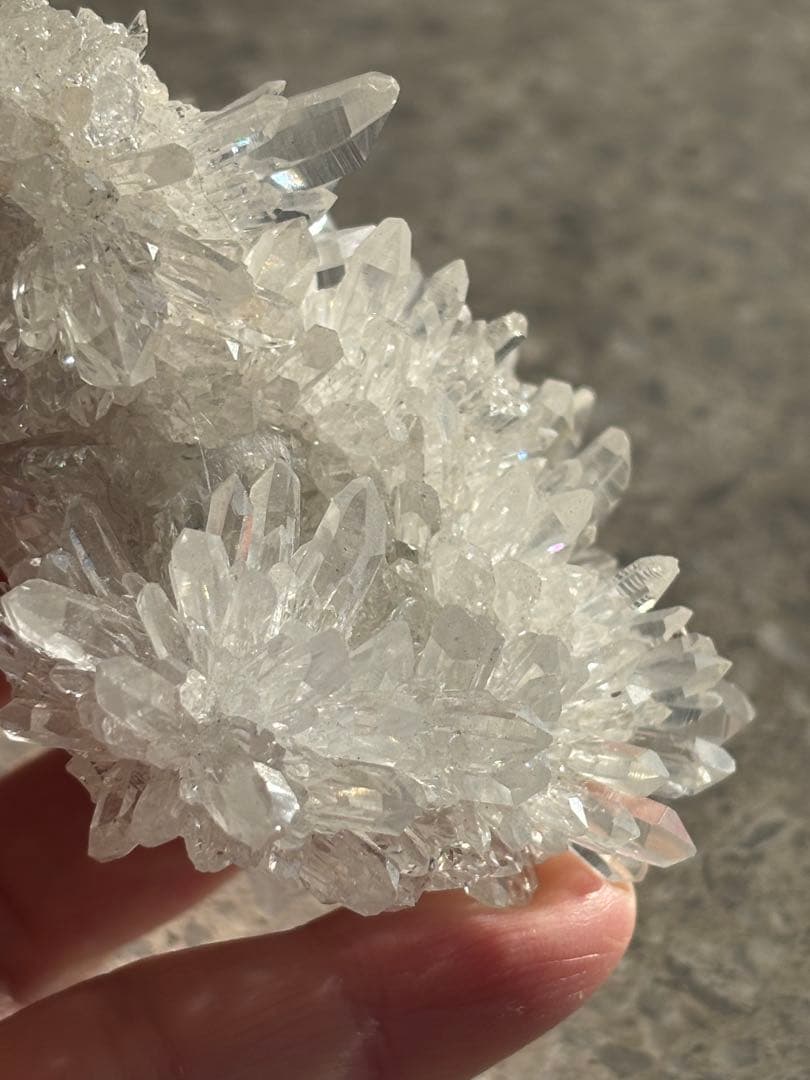 中国四川省産　本物　菊花水晶クラスター　193g 透明　光沢　天然石