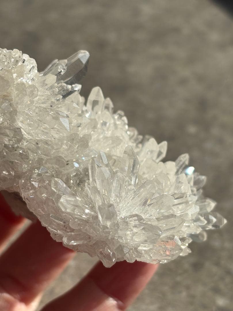 中国四川省産　本物　菊花水晶クラスター　193g 透明　光沢　天然石