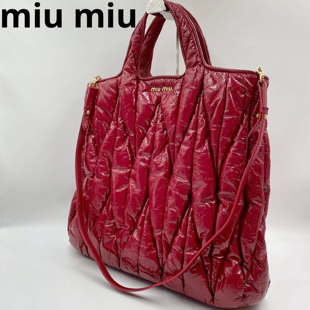良品　ミュウミュウ　マテラッセ　2way トートバッグ　パテントレザー　レッド