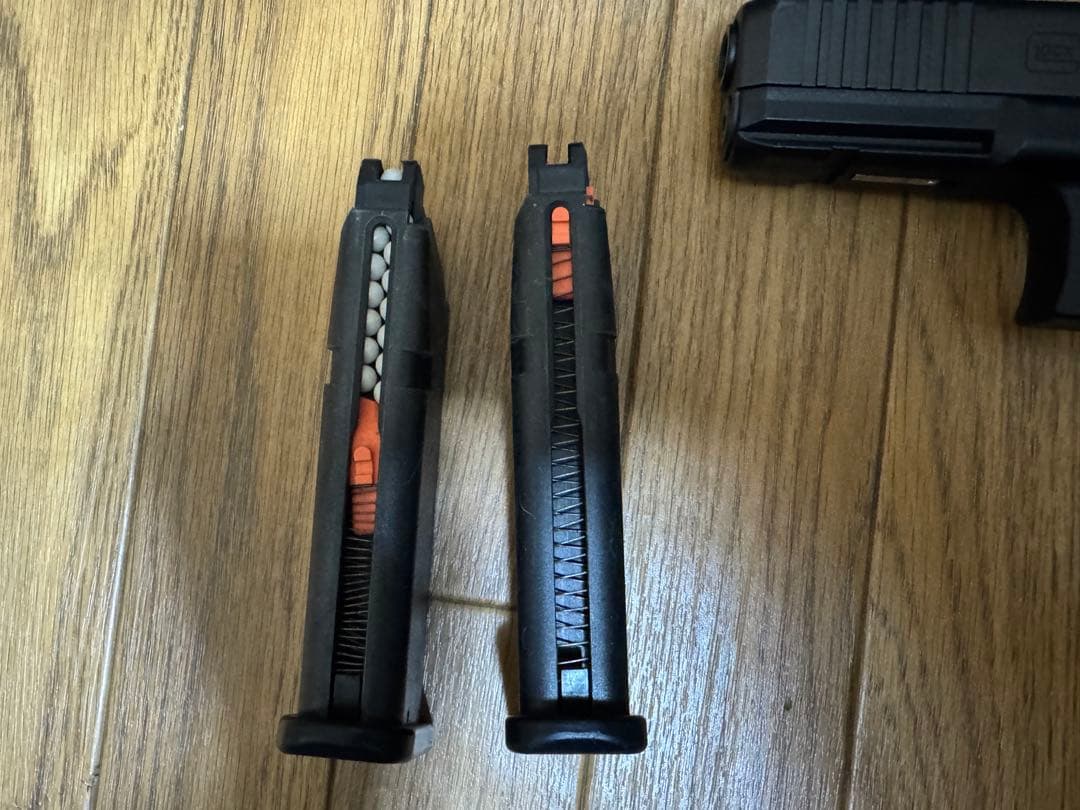 【東京マルイ】GLOCK17 Gen5 ガスガン マガジン2本・ドットサイト付き