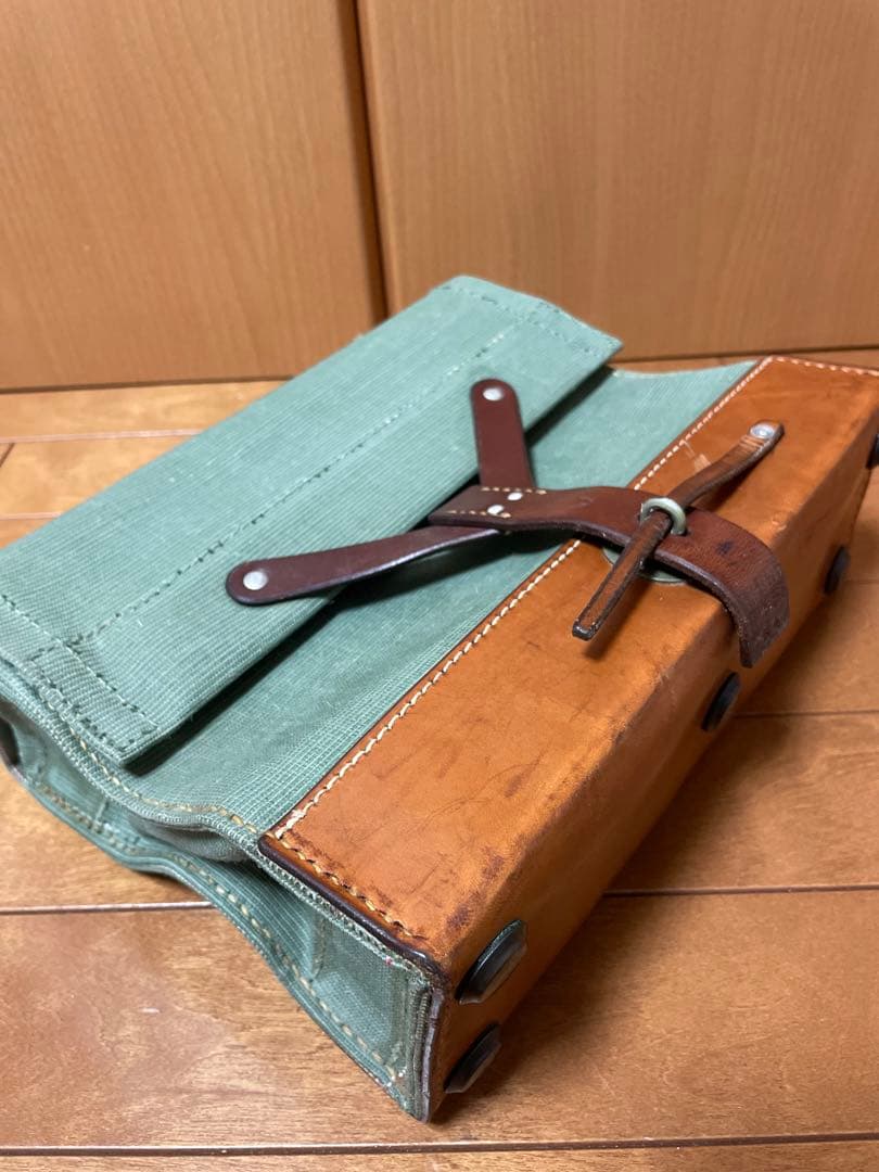 希少　スイス軍　ツールバッグ　ヴィンテージ　ミリタリー  実物　サバゲー