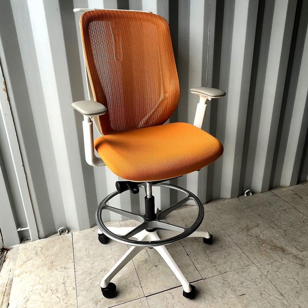 取付無料！オカムラ シルフィー オレンジメッシュ 可動肘掛付きハイチェア✨