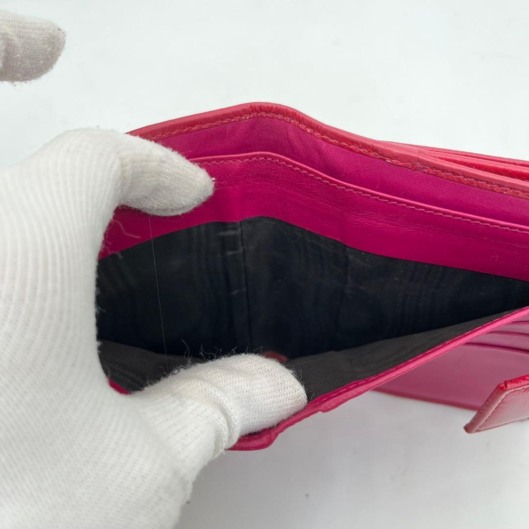 イヴサンローラン 二つ折り財布 カサンドラ YSLロゴ パテントレザー ピンク