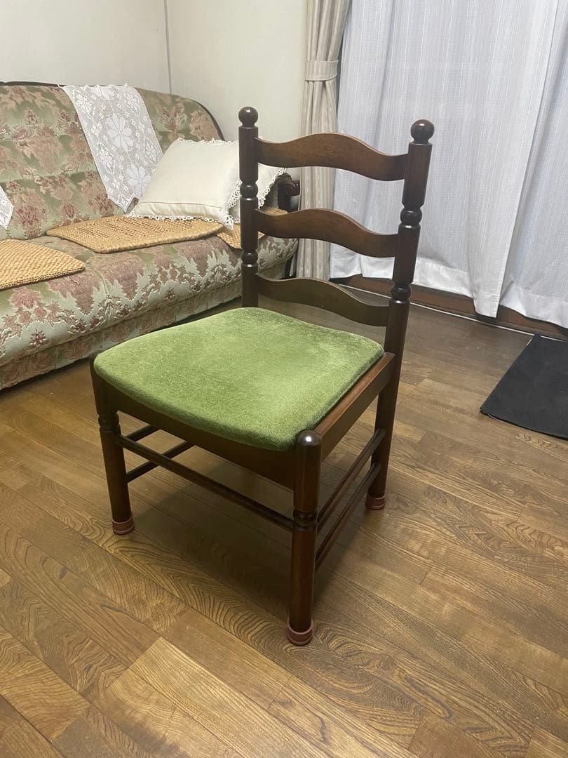 ナガノインテリア　アンティーク　木製ダイニングチェア 緑色クッション付き　①