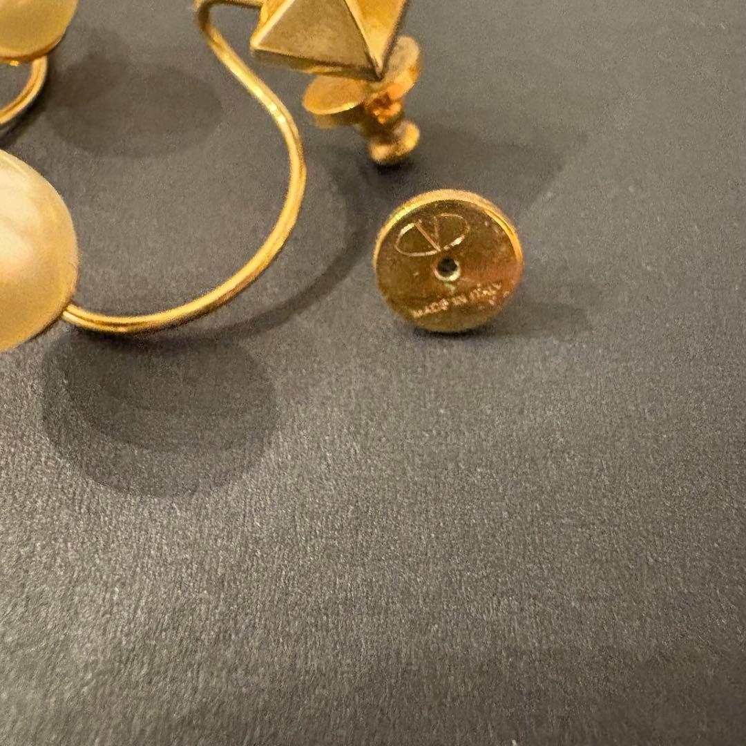 VALENTINO ヴァレンティノ ロックスタッズ パールピアス