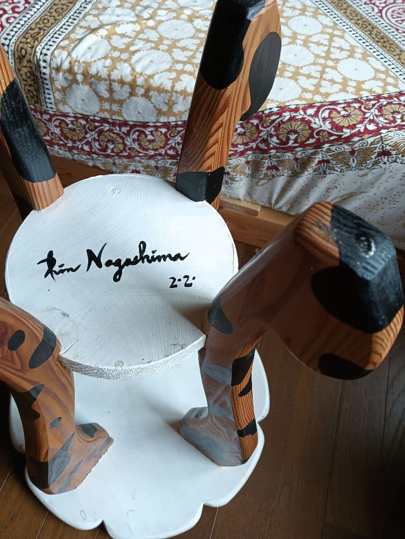 木製サイドテーブル 花形 牛柄　手描き　1点物