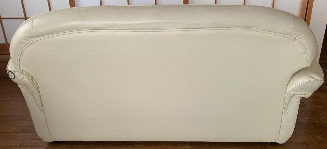 本革・合皮混合の2.5人掛けソファ