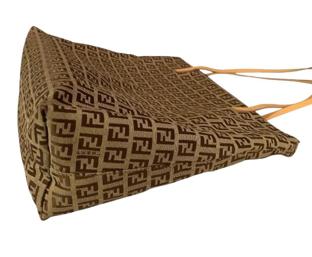 【正規品】フェンディ FENDI トートバッグ ズッカ柄 肩掛け 茶系 A4可