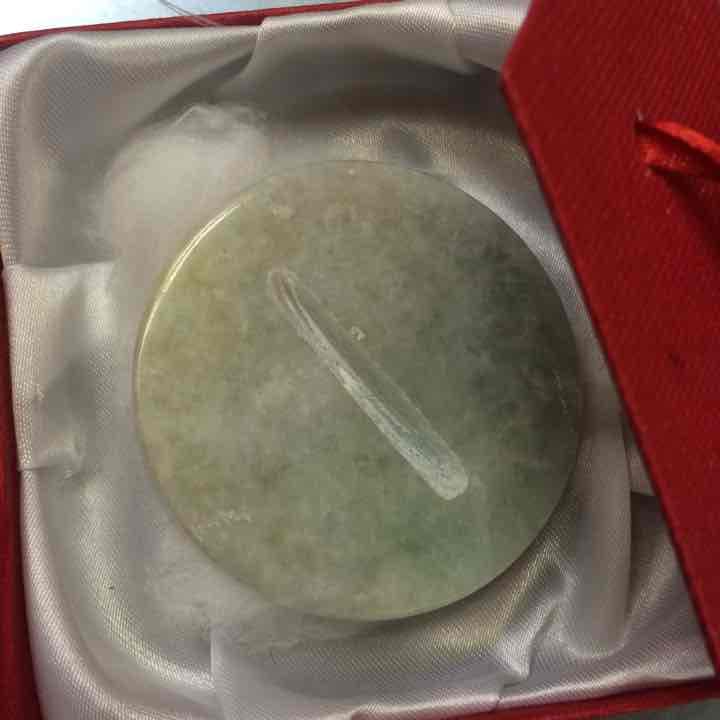 ビルマ産天然翡翠！鎌倉大仏