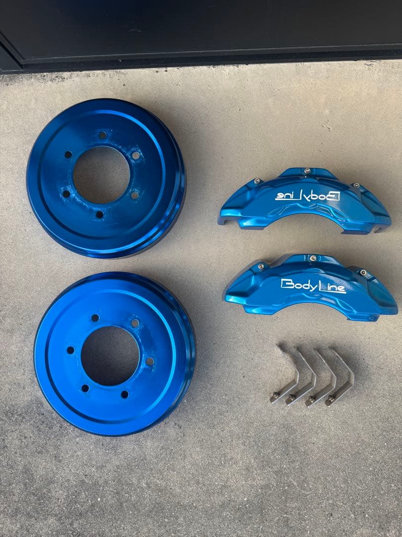 NV350キャラバン　Body Line ブレーキキャリパーとドラムカバー