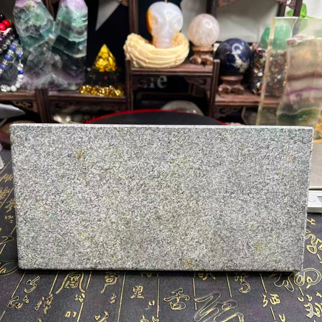 チベット陽刻と言う彫刻法です。手彫りの六字真言。開運、家宅守り、福祈り、願掛け！