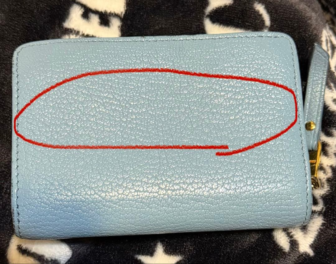 miu miu 盾ロゴ　折りたたみ財布