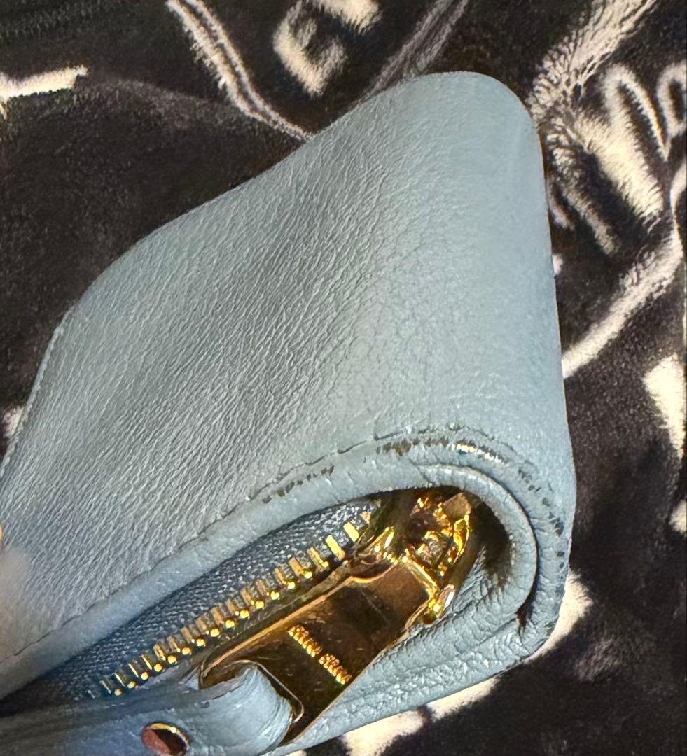 miu miu 盾ロゴ　折りたたみ財布
