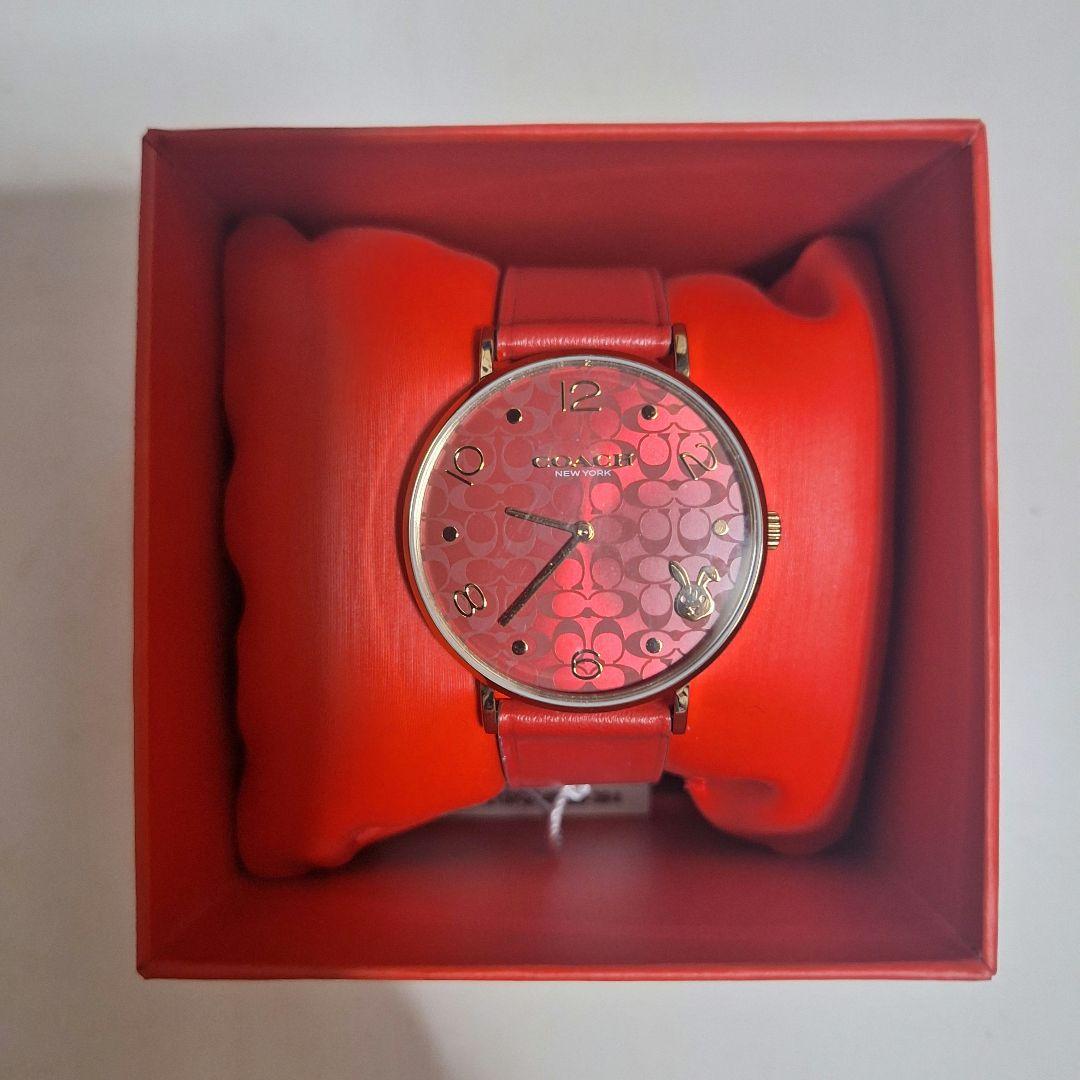 え*み様 【美品】COACH コーチ腕時計 赤レッド 干支 卯年　うさぎ　箱付き