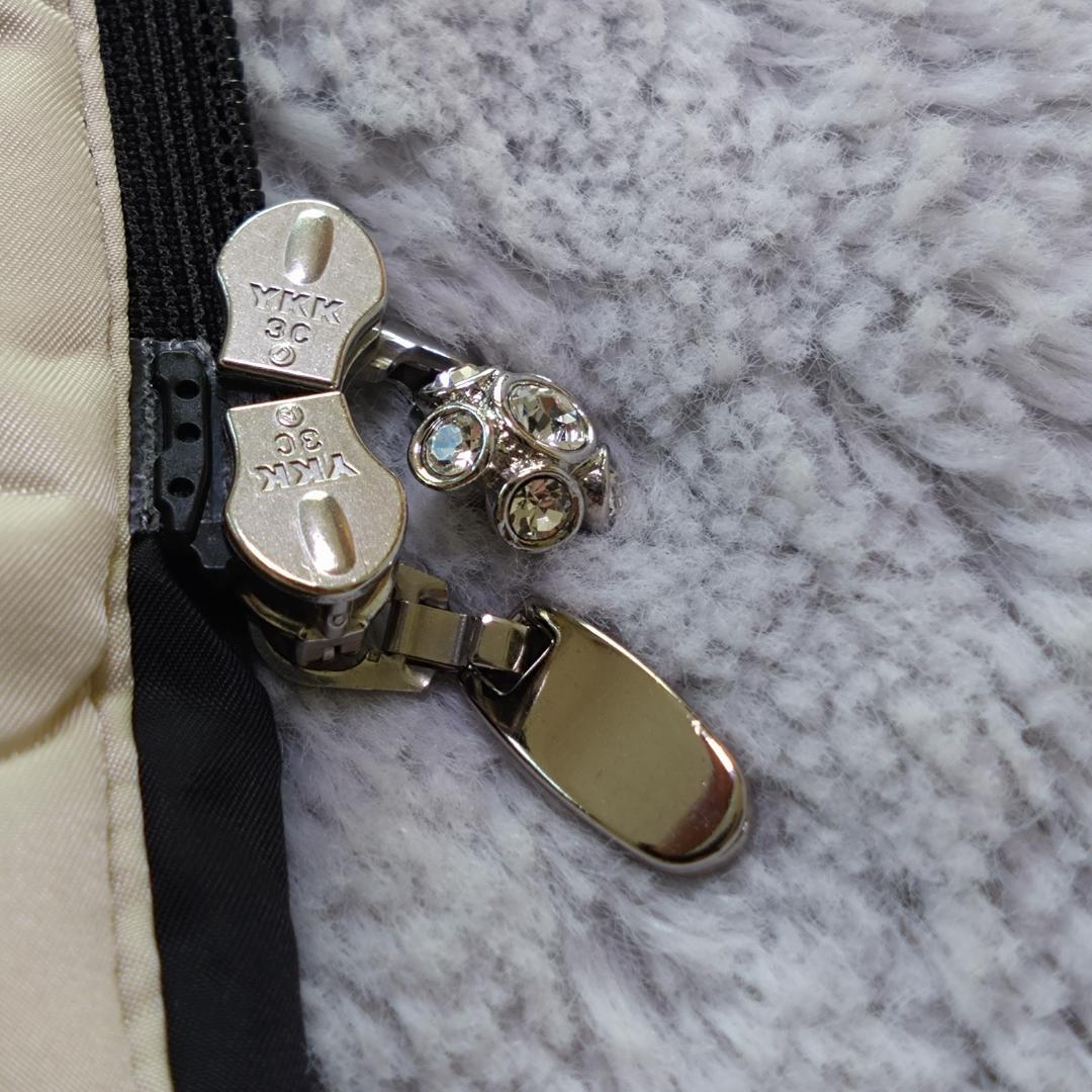 オースチンリード フード付きダウンコート　L40　ビジュー装飾つき　黒　白　現行