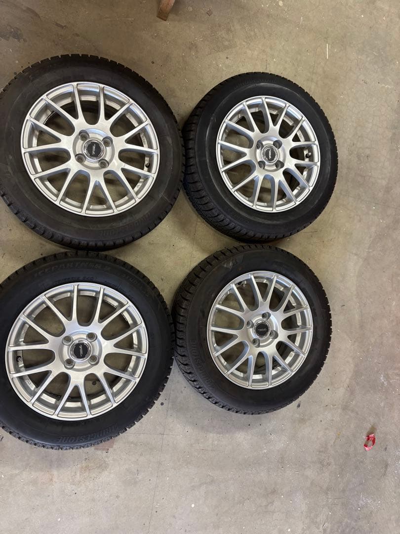 トヨタアクア　スタッドレス175 65 15