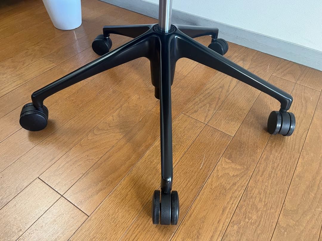 オカムラ　ライブスワークチェア　17.9万　2023年製　okamura モダン