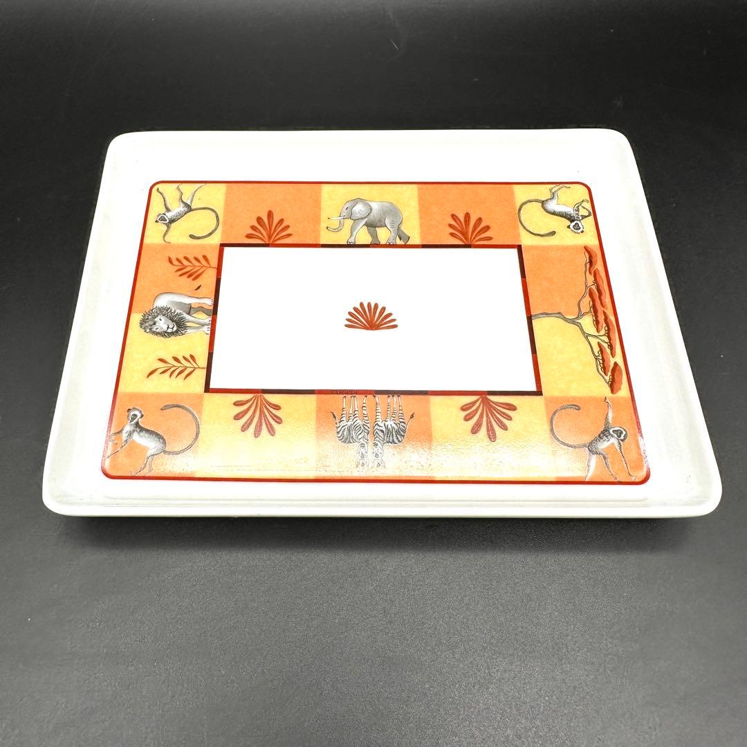 エルメス アフリカ動物柄のオレンジと白スクエアプレート 磁器製
