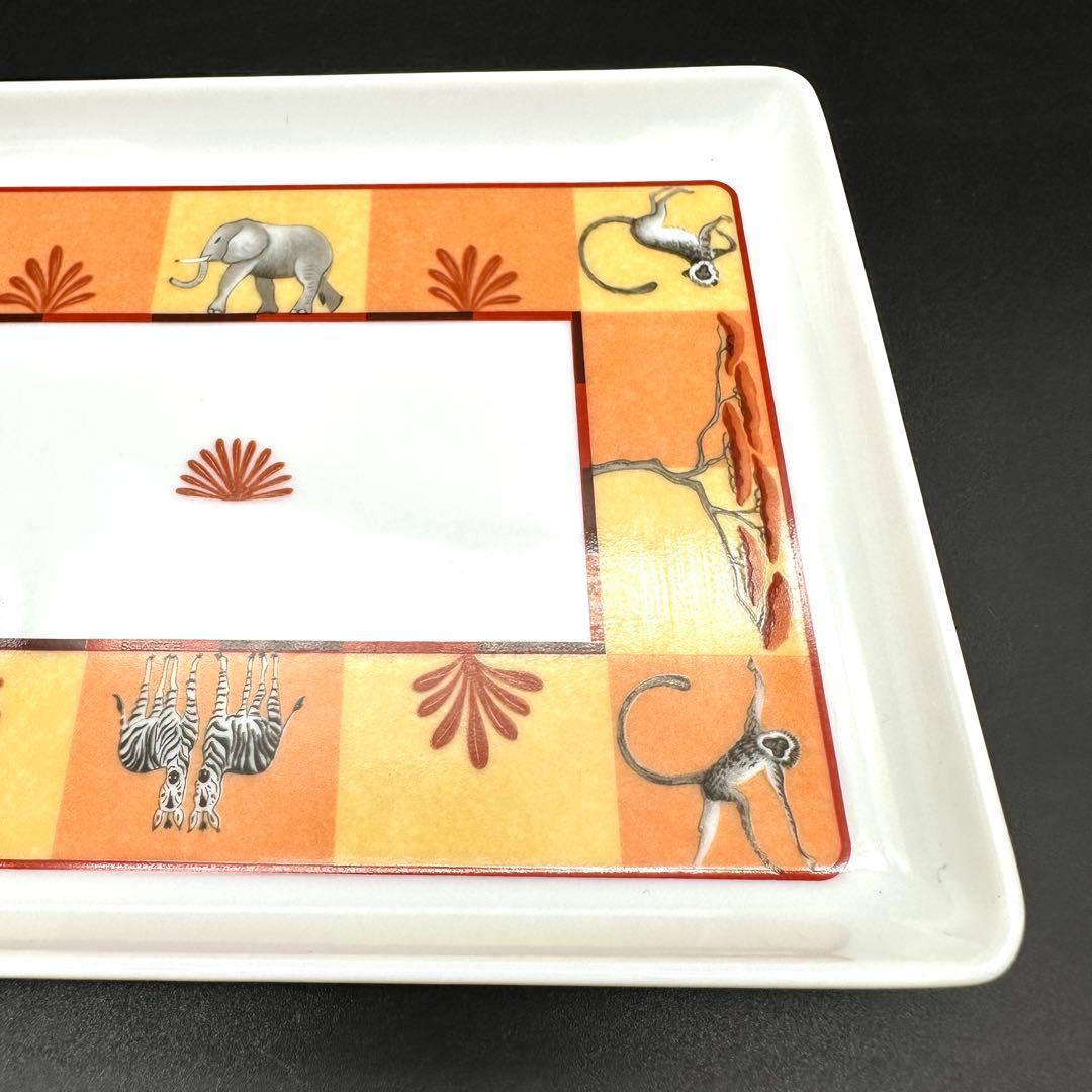 エルメス アフリカ動物柄のオレンジと白スクエアプレート 磁器製