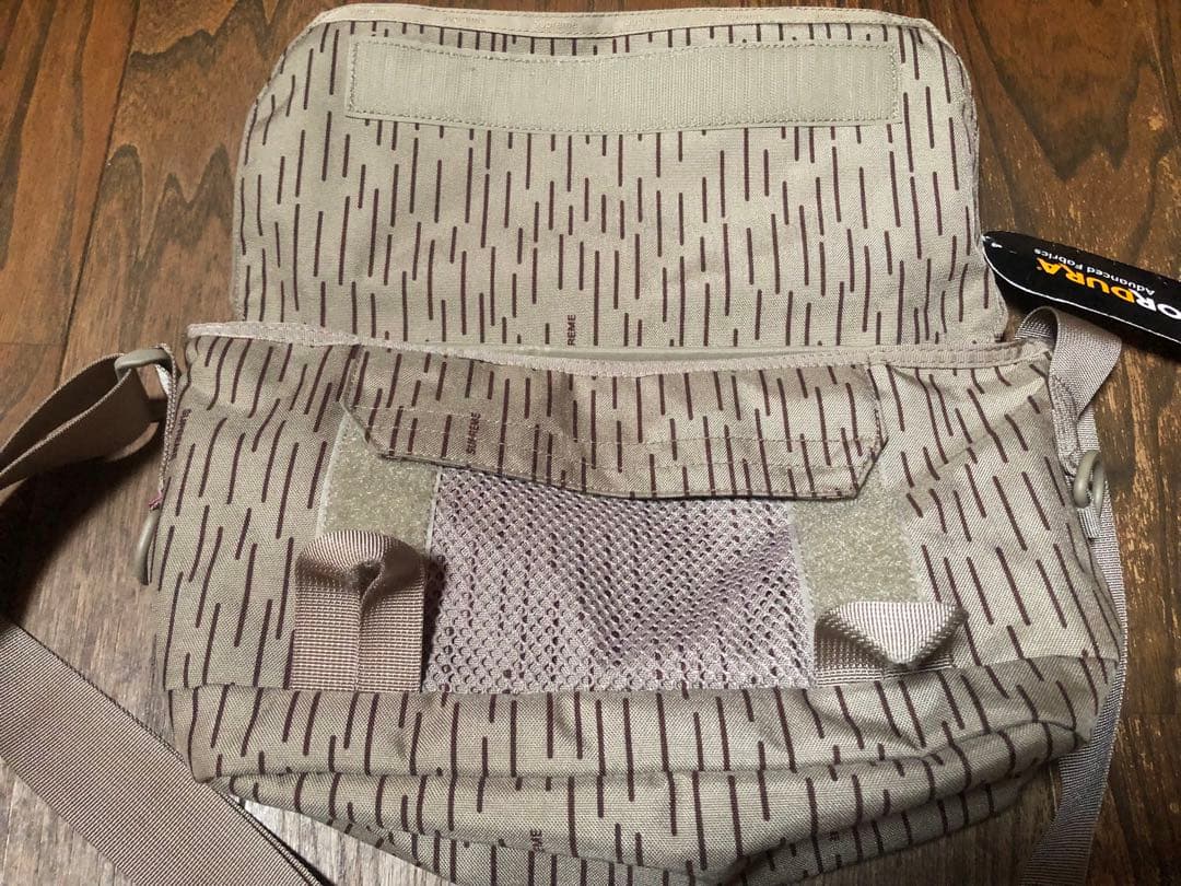 バッグ Supreme 24FW Messenger Bag Tan Raindrop