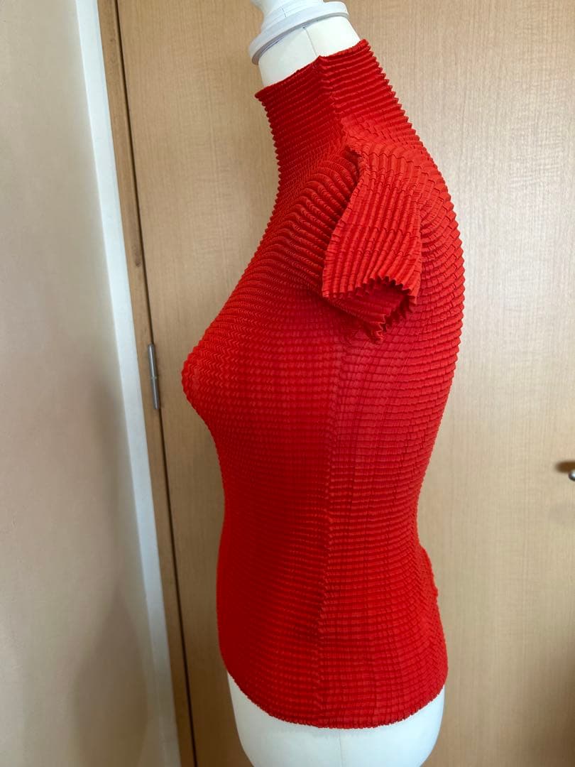 ⭐️最終価格⭐️イッセイミヤケ赤トップス極美品⭐️