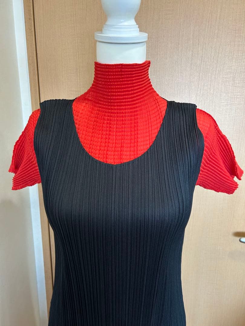 ⭐️最終価格⭐️イッセイミヤケ赤トップス極美品⭐️