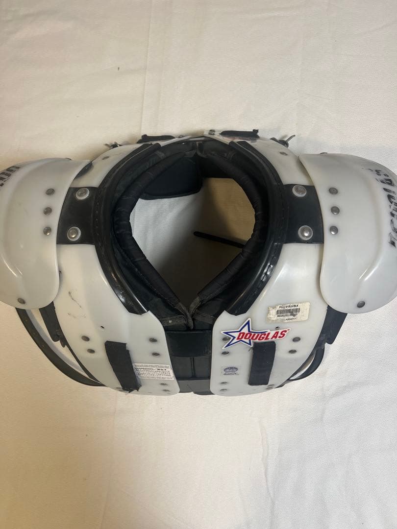 DOUGLAS製　25 XSショルダーパッド　サイズ16-17インチ