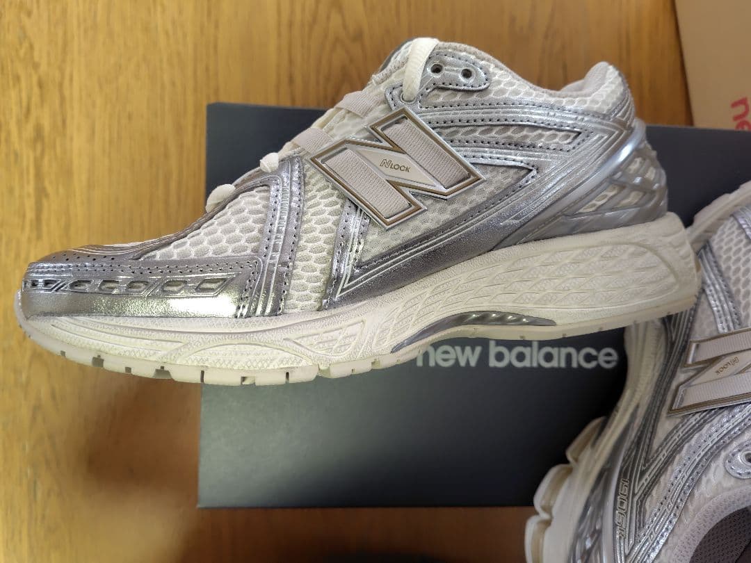未使用品タグ付きNew Balance 1906R シルバー/ホワイト
