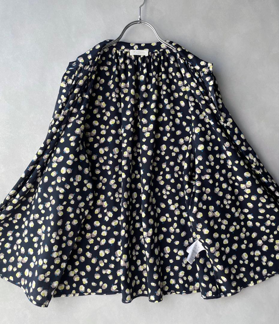 美品✨ボールジィ 23SS フラワープリント　五分袖丈ブラウス　紺　36 9号