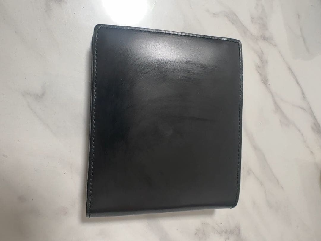 PRARE 黒レザー二つ折り財布