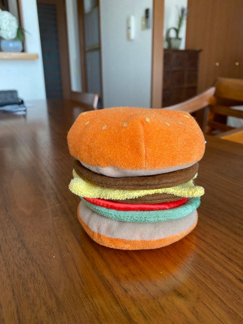 アンダーカバー　ハンバーガー型ぬいぐるみ