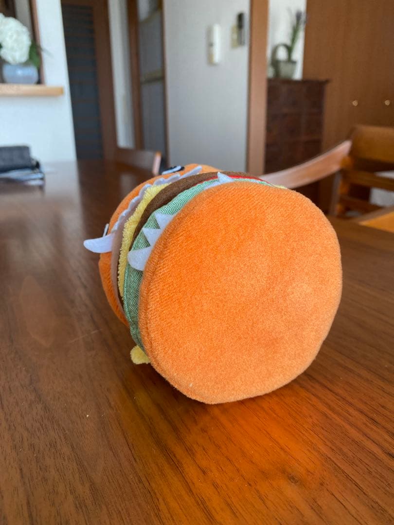 アンダーカバー　ハンバーガー型ぬいぐるみ