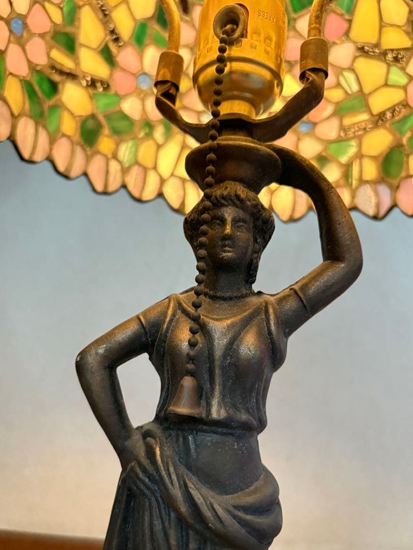 ステンドグラスランプ 女性像デザイン