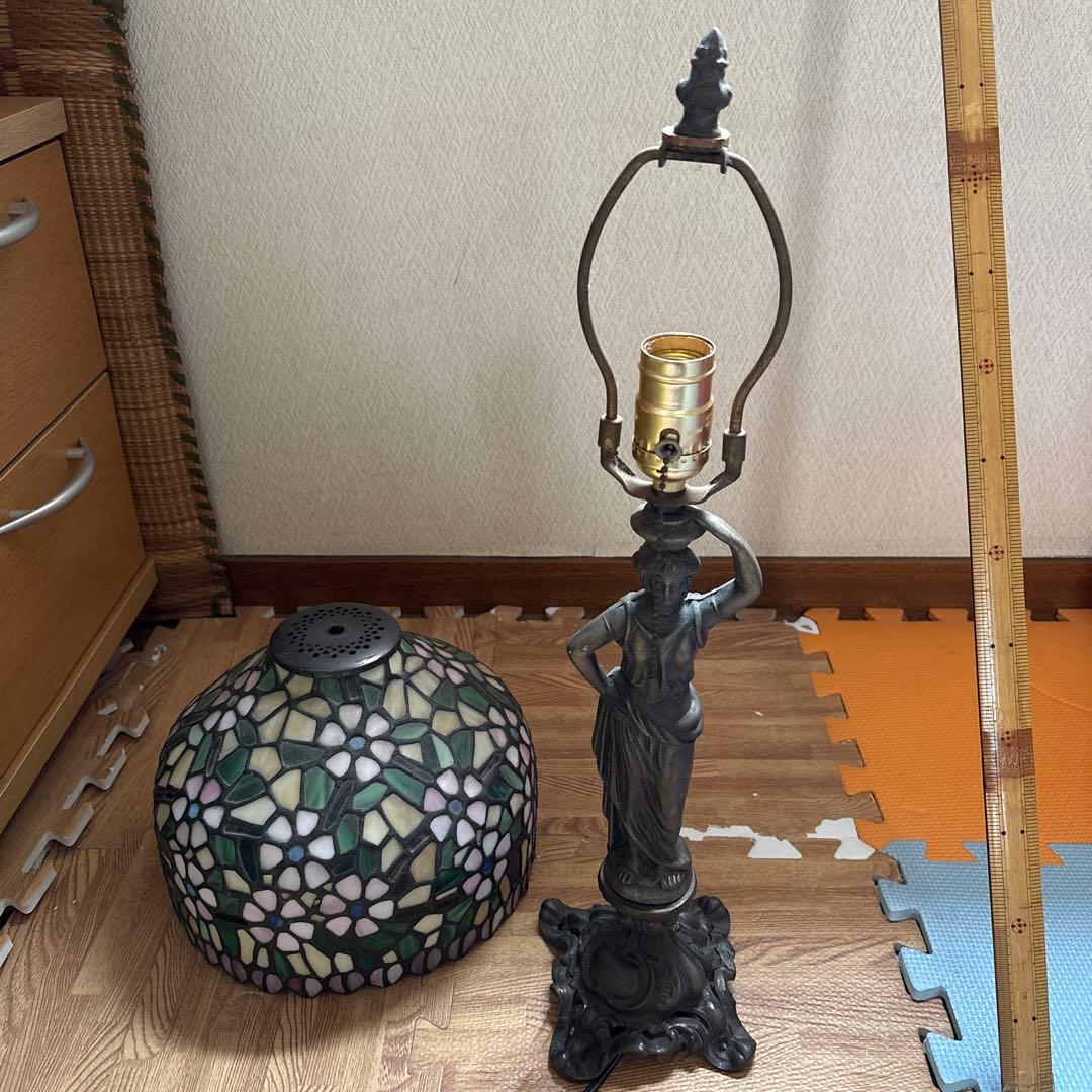 ステンドグラスランプ 女性像デザイン