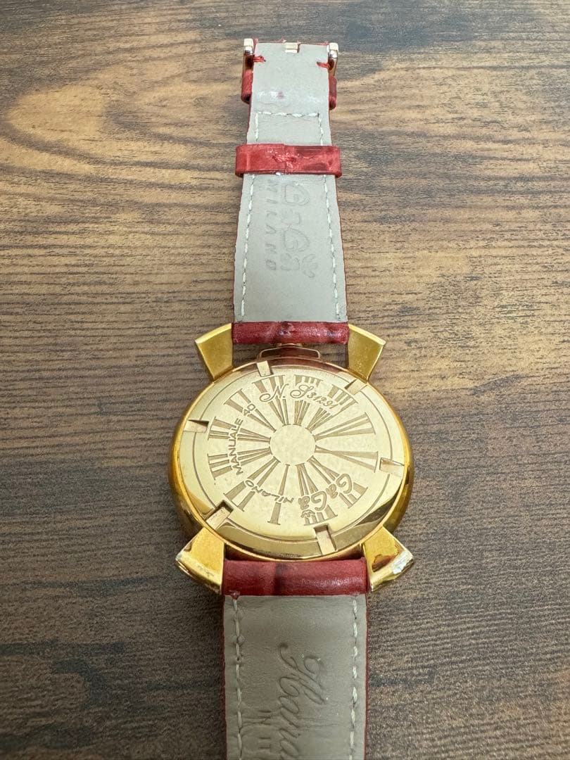 GaGa MILANO 手巻き時計 赤 レザー