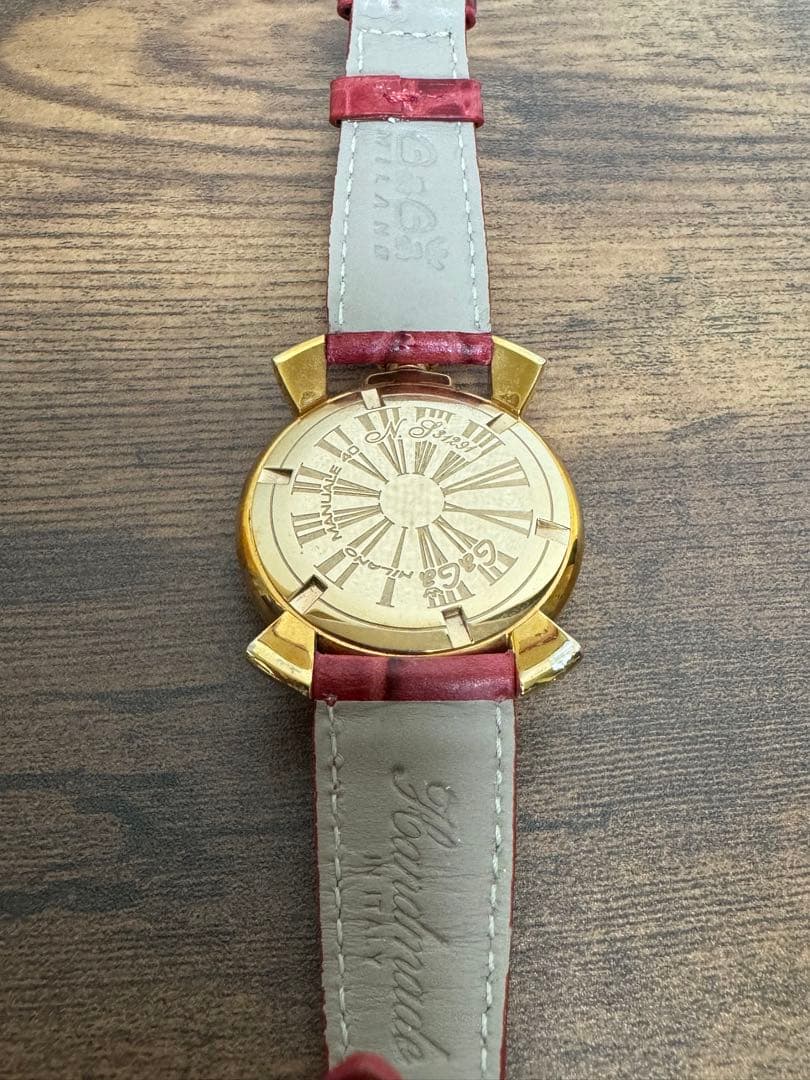 GaGa MILANO 手巻き時計 赤 レザー