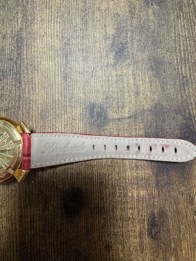 GaGa MILANO 手巻き時計 赤 レザー