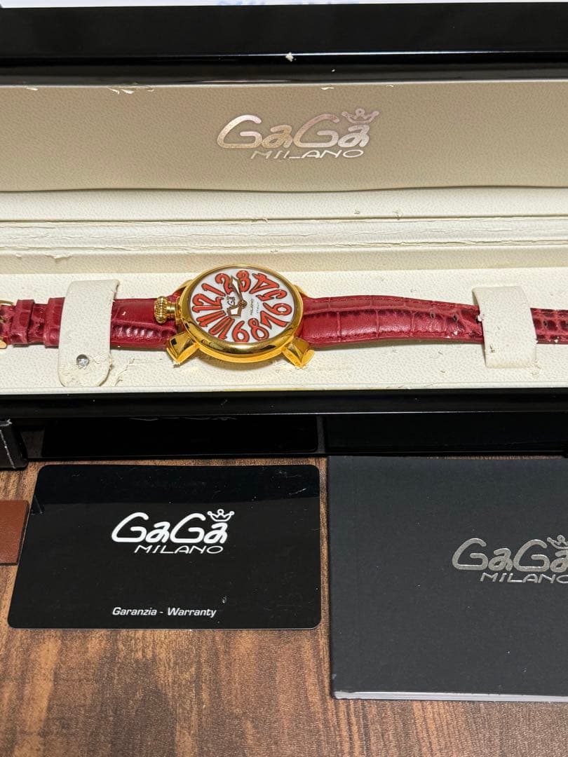 GaGa MILANO 手巻き時計 赤 レザー