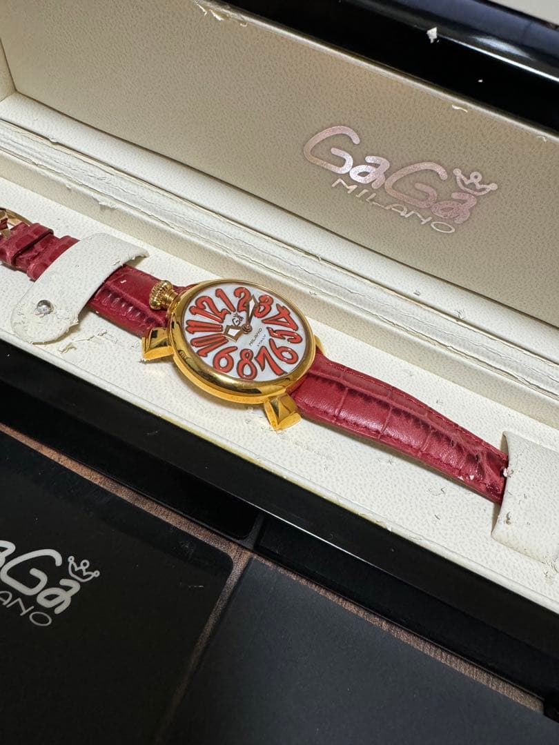 GaGa MILANO 手巻き時計 赤 レザー