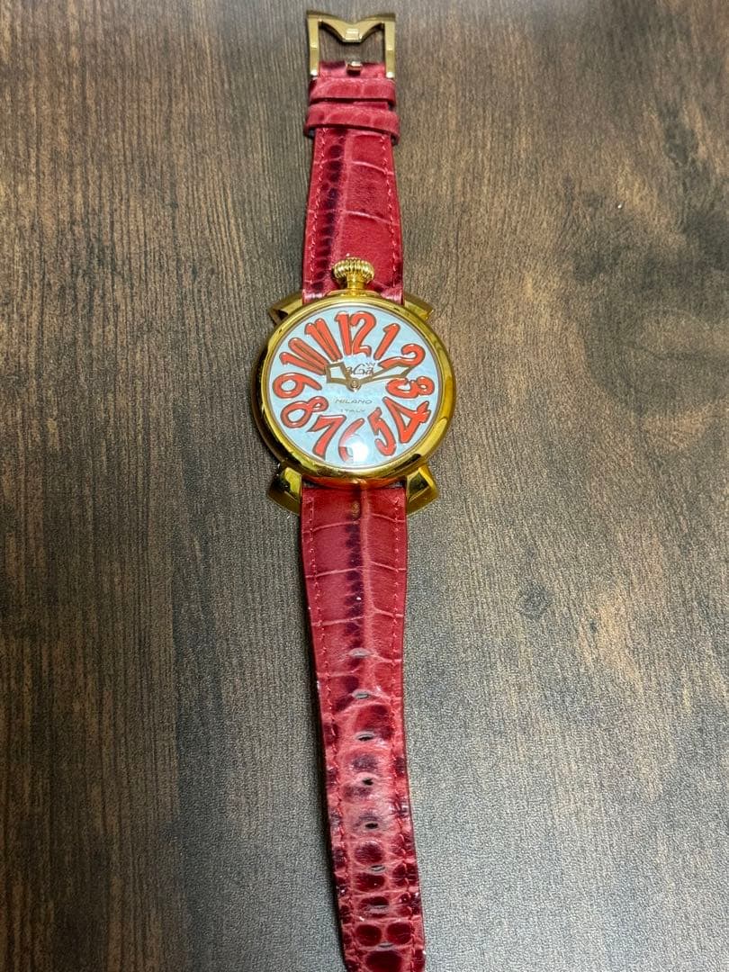 GaGa MILANO 手巻き時計 赤 レザー